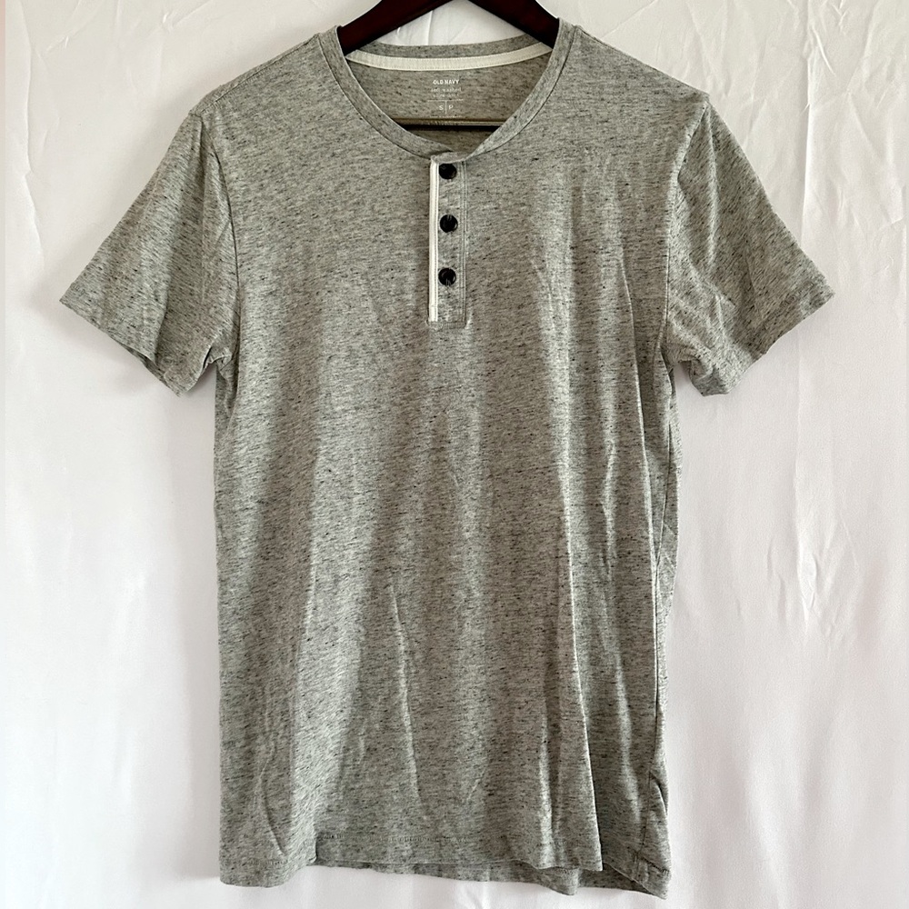 Men’s Old Navy Button Up Top